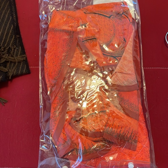 Lobster apron and mitt - Picture 3 of 3